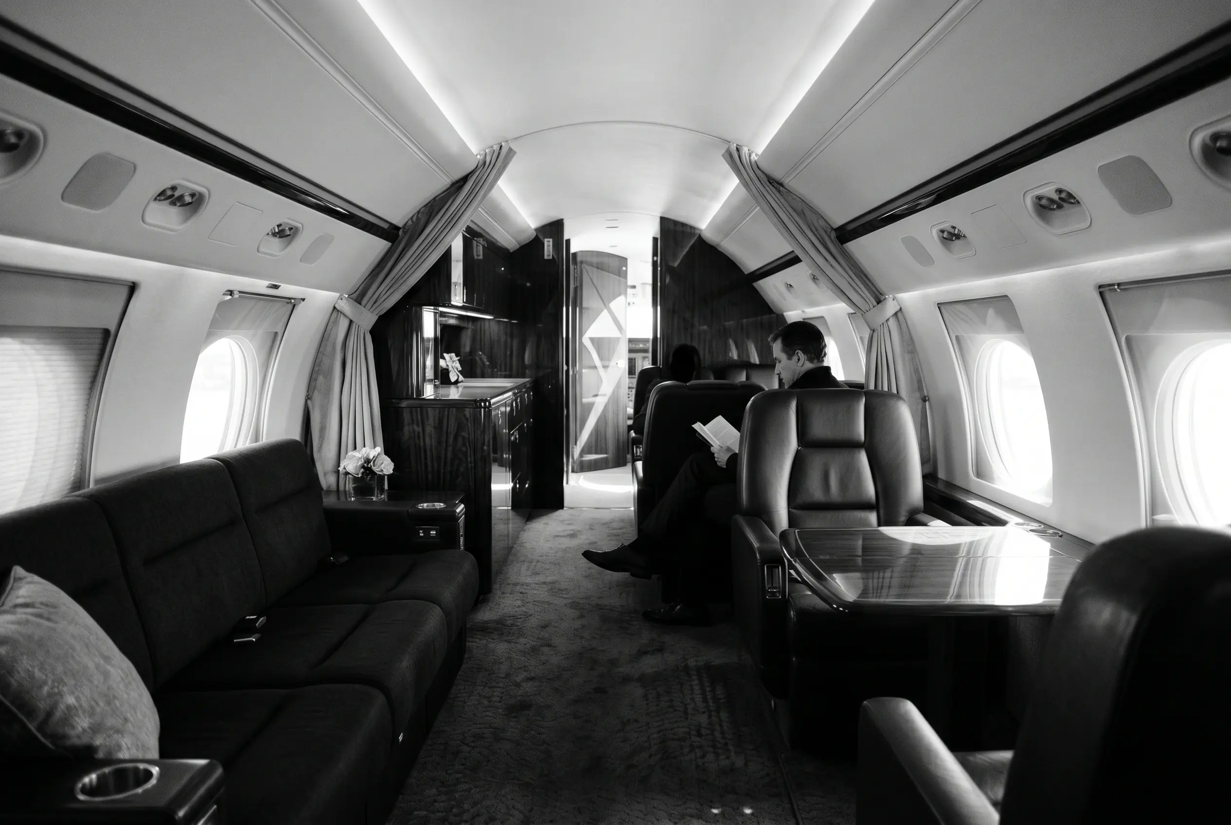 Gulfstream G450 large cabin for a New York to Miami charter, in black and white